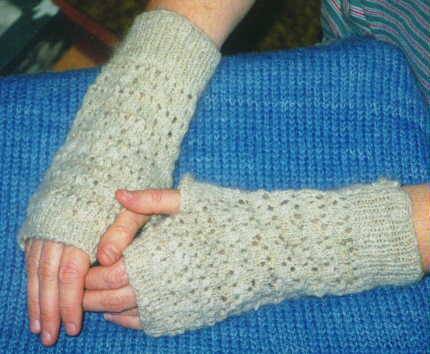 Free Knitting Patterns : Voodoo Wrist Warmers P
attern